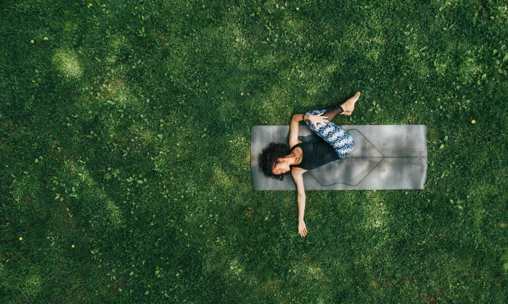 在家常练这组瑜伽序列，紧致皮肤、延缓衰老……