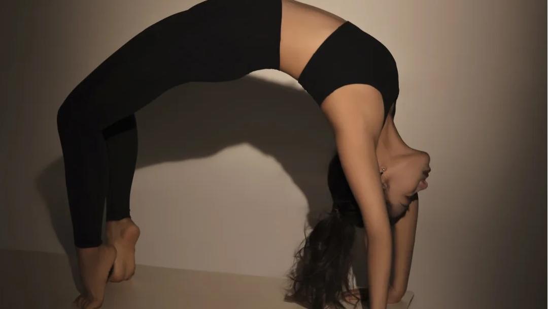 一套“全身练习”流瑜伽序列，超级适合晨练和热身